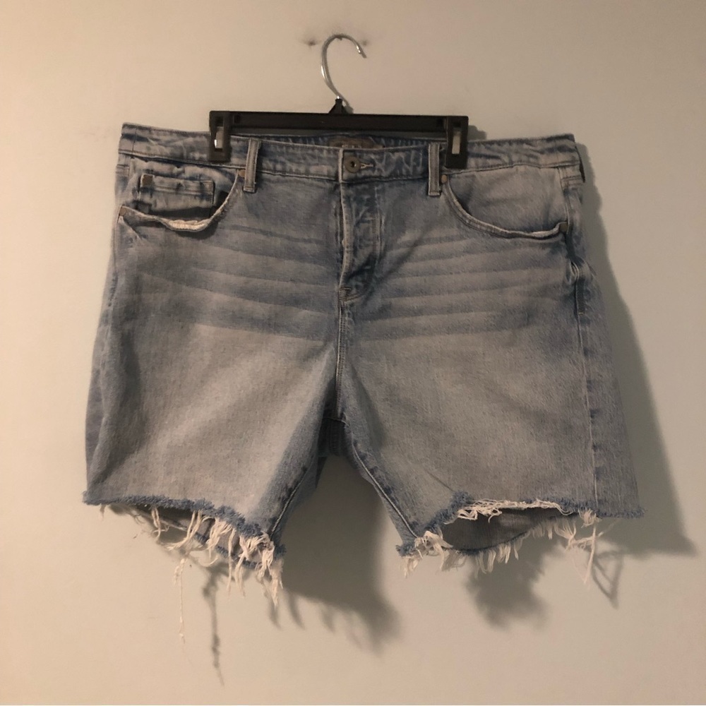 Torrid #FeelTheFit Frayed Blue Jean Shorts Size 18